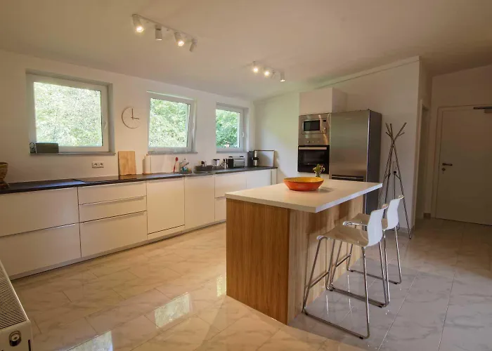 Helle Mit Traumhaftem Bergblick