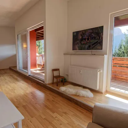 Helle Mit Traumhaftem Bergblick